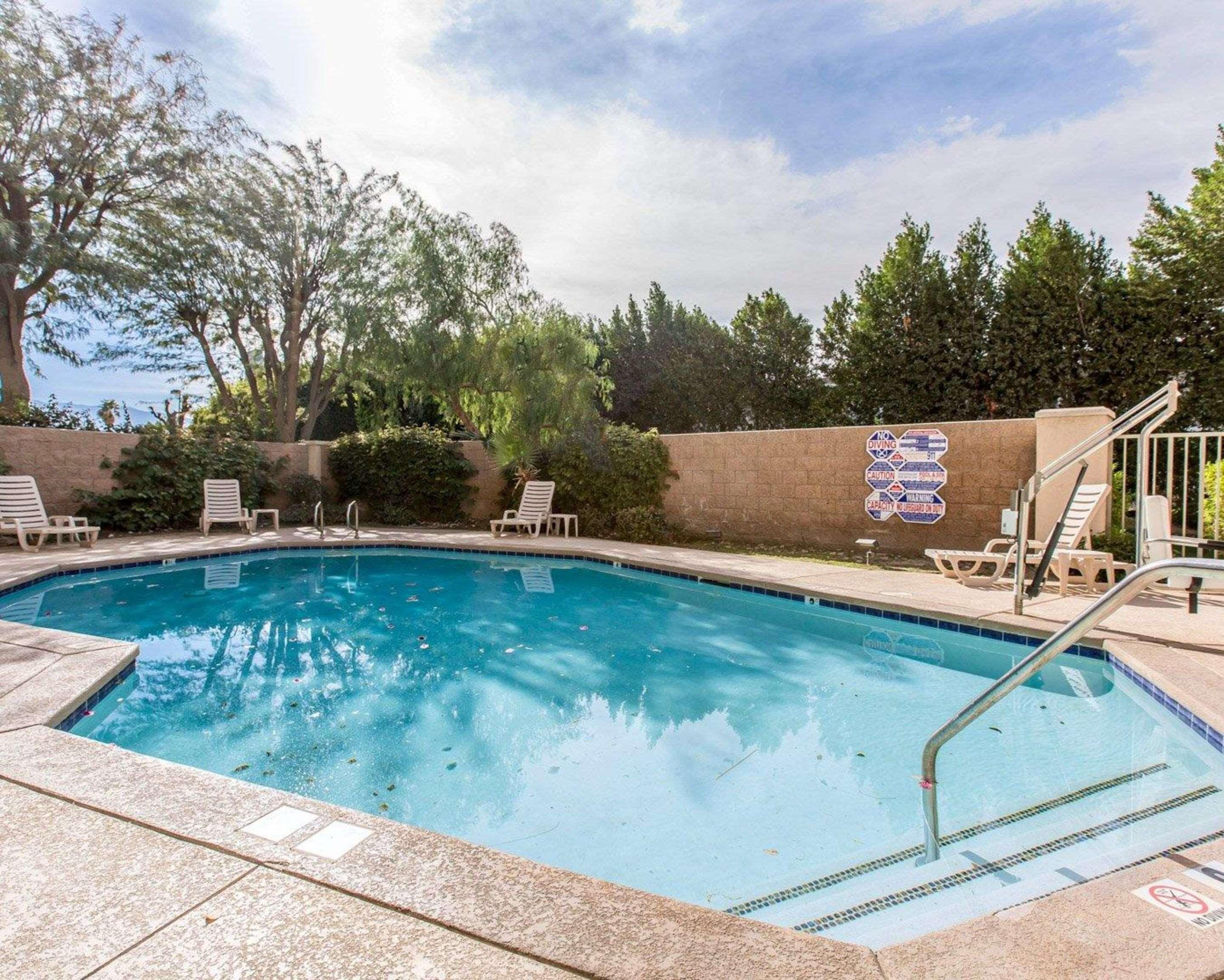 Comfort Suites Palm Desert I-10 Exterior photo